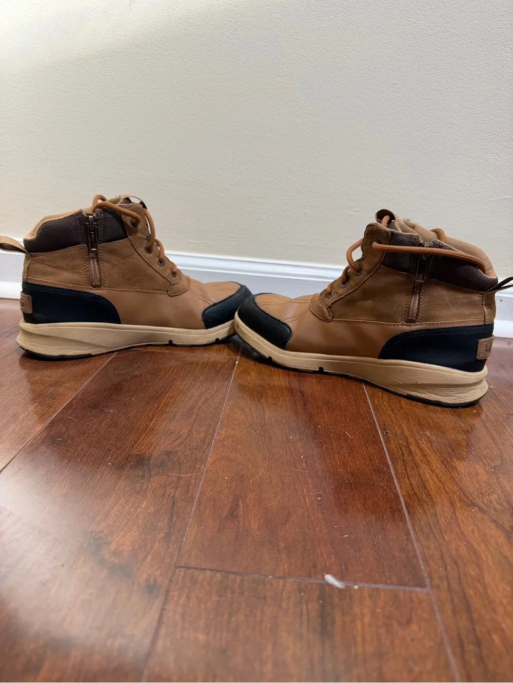 UGG Brown and Black Women's Winter Lace-Up Boots